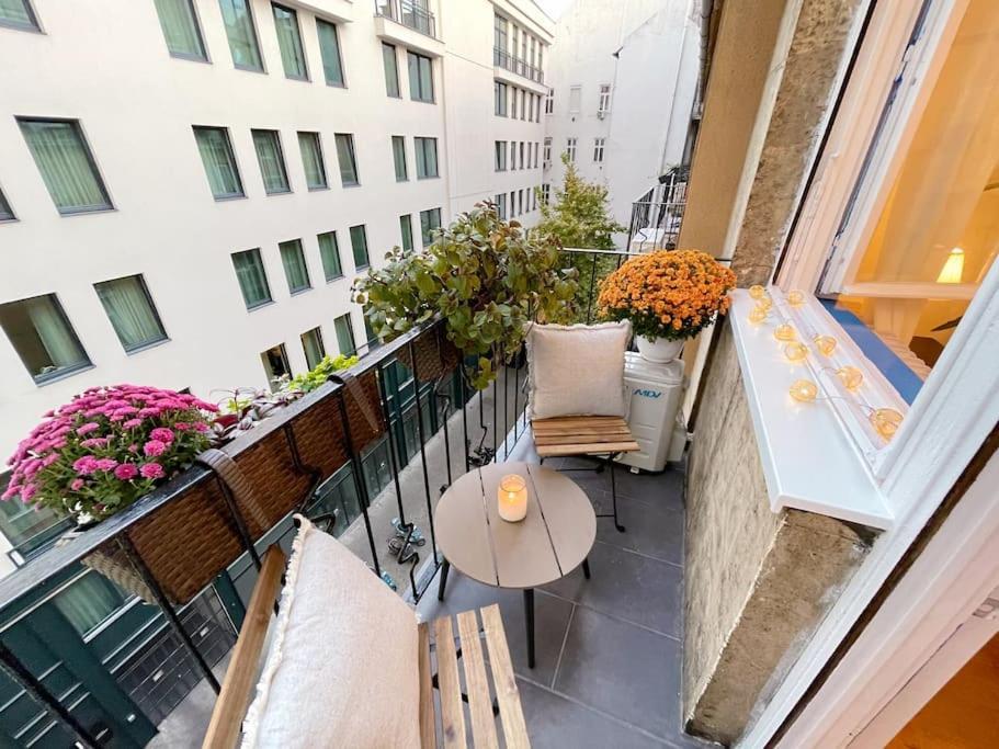 Deak Charming Apa With Balcony