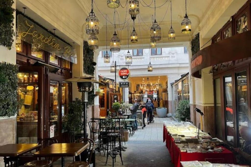 Deak Charming Apa With Balcony Apartamento