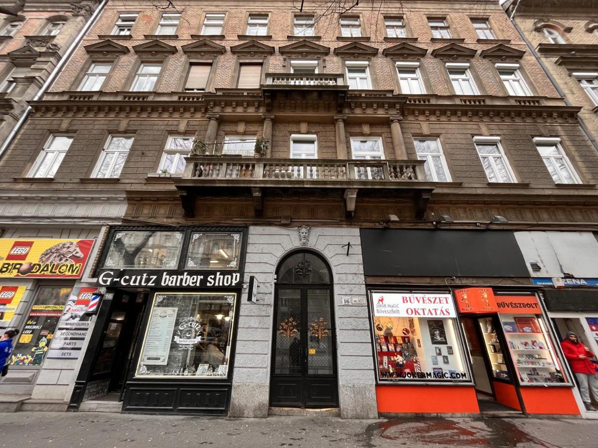 Deluxe Bella Next To The New York Cafe * Budapest