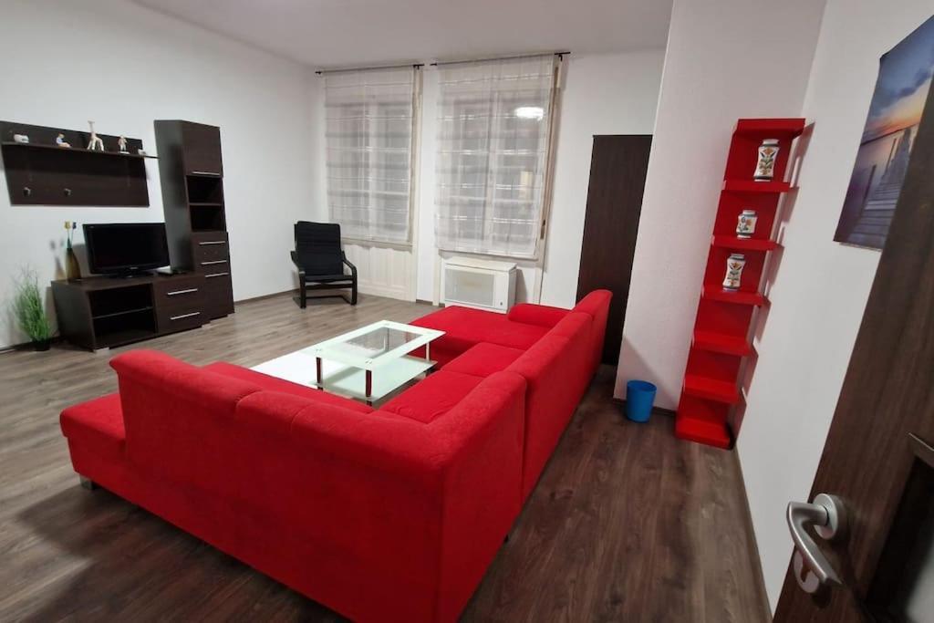 Perfect Located Flat With Gametable Appartamento