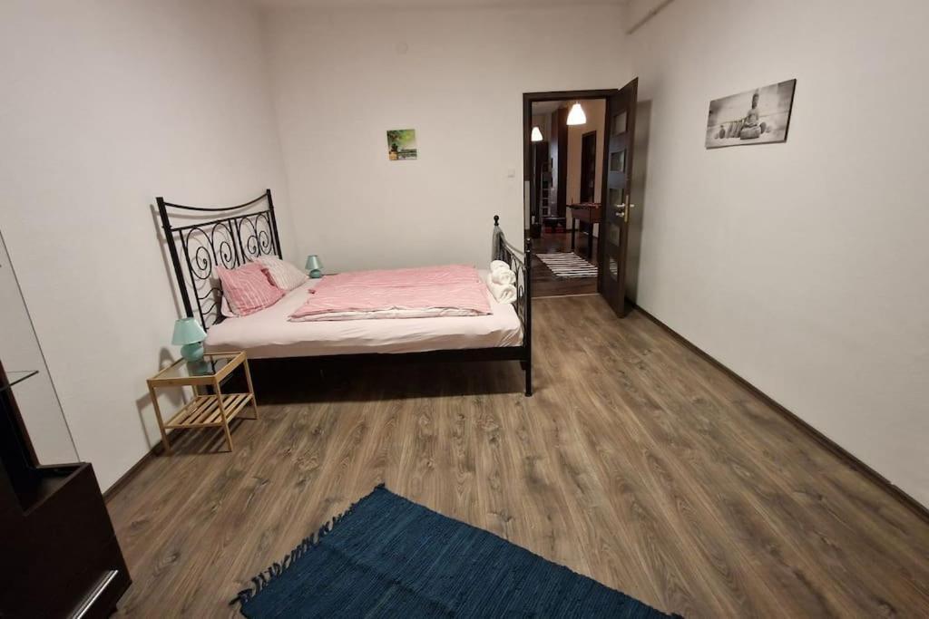 Perfect Located Flat With Gametable Appartement *