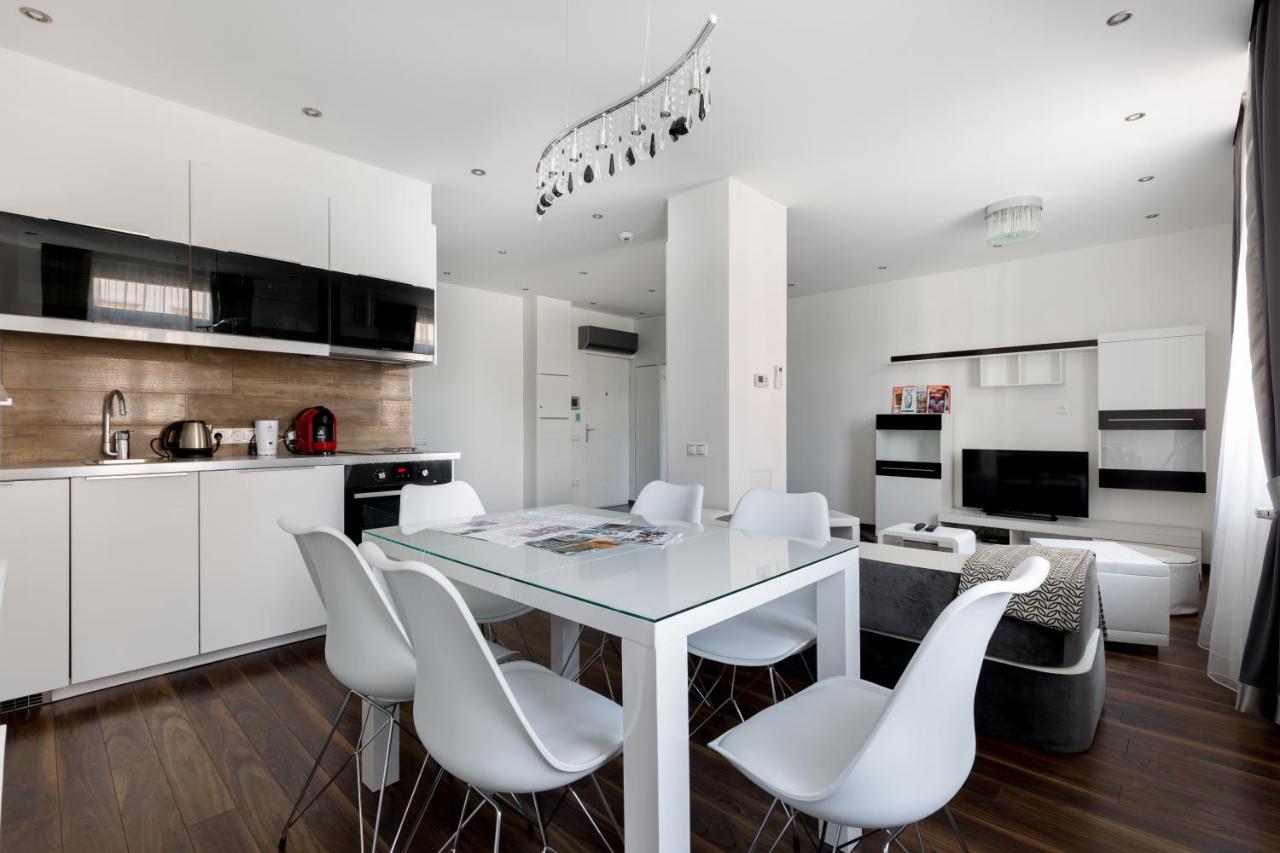 Square 2 Bedrooms - Michaelides Voeroesmarty Square Residences Apartamento