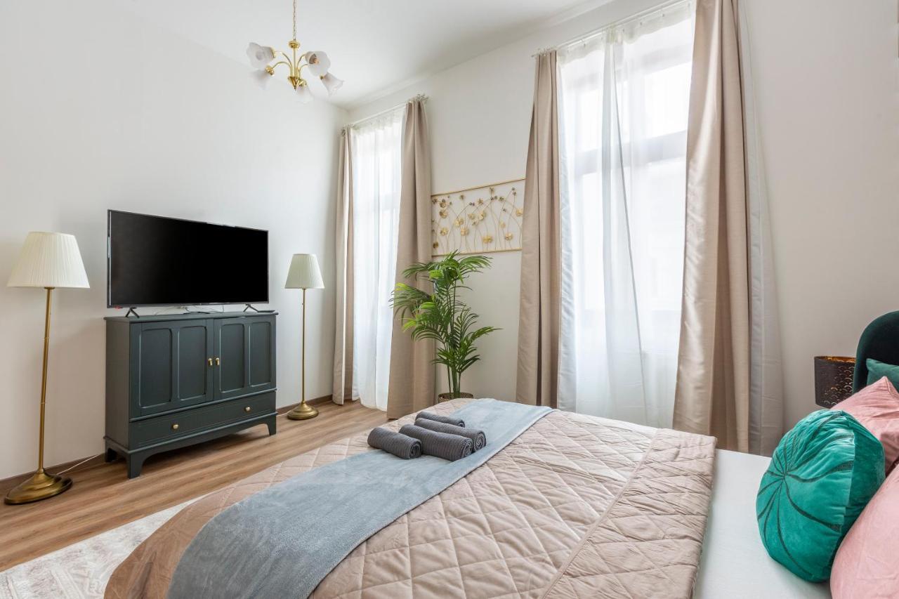 Explore From A Luxurious Cozy Apartman *