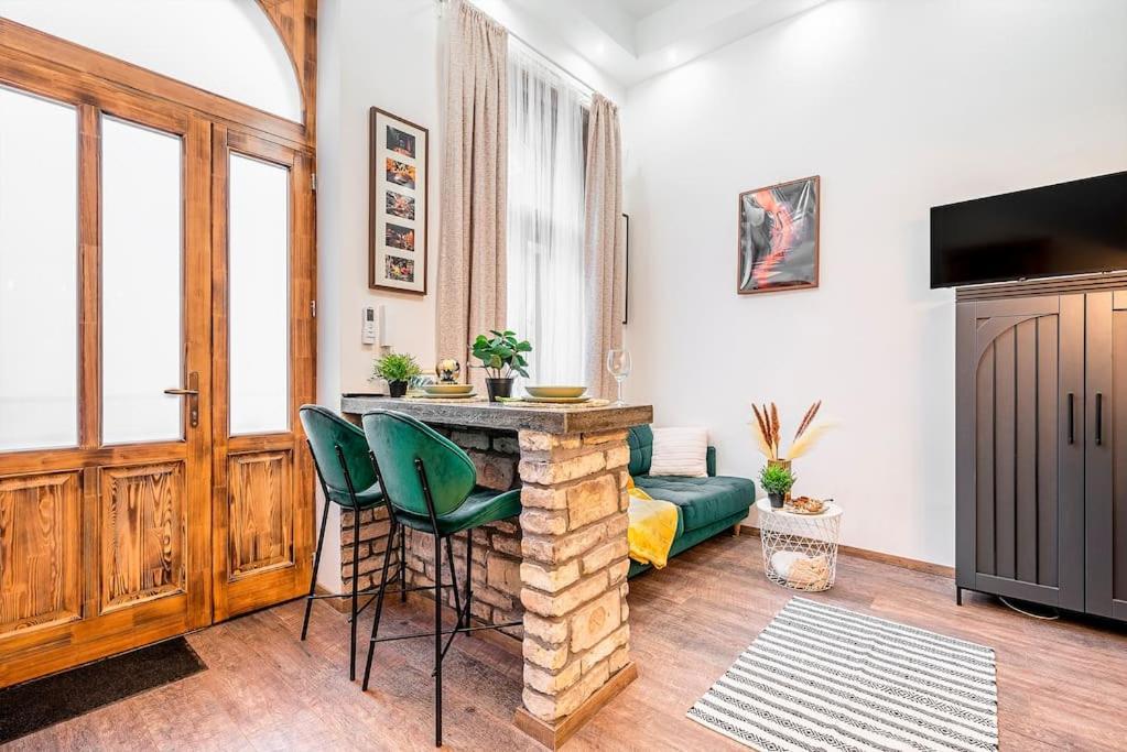 Brenda Design * Budapest