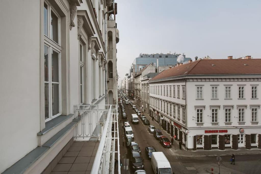 Gigantic Modern For Up To 10 Guests Next To Basilica! * Budapest