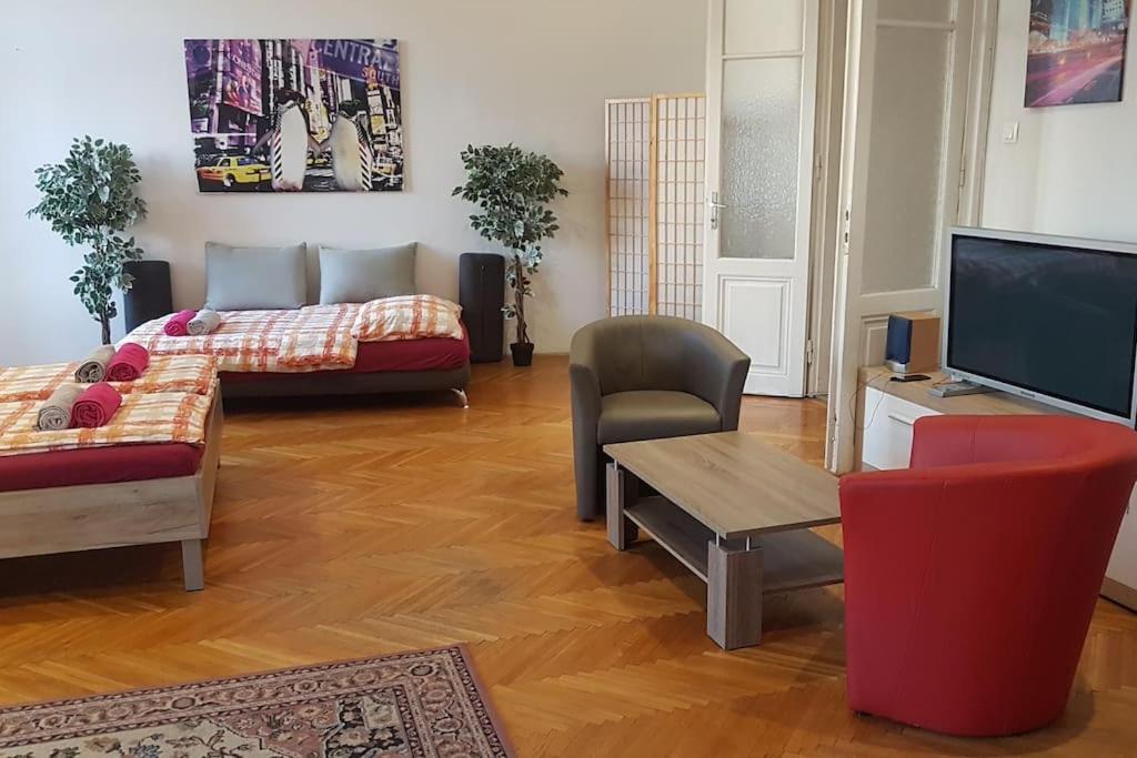 Gigantic Modern For Up To 10 Guests Next To Basilica! * Budapest