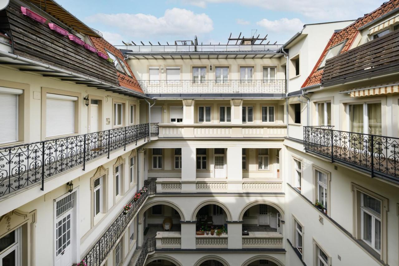 Triplex, Rooftop With Parlament View & Jacuzzi *