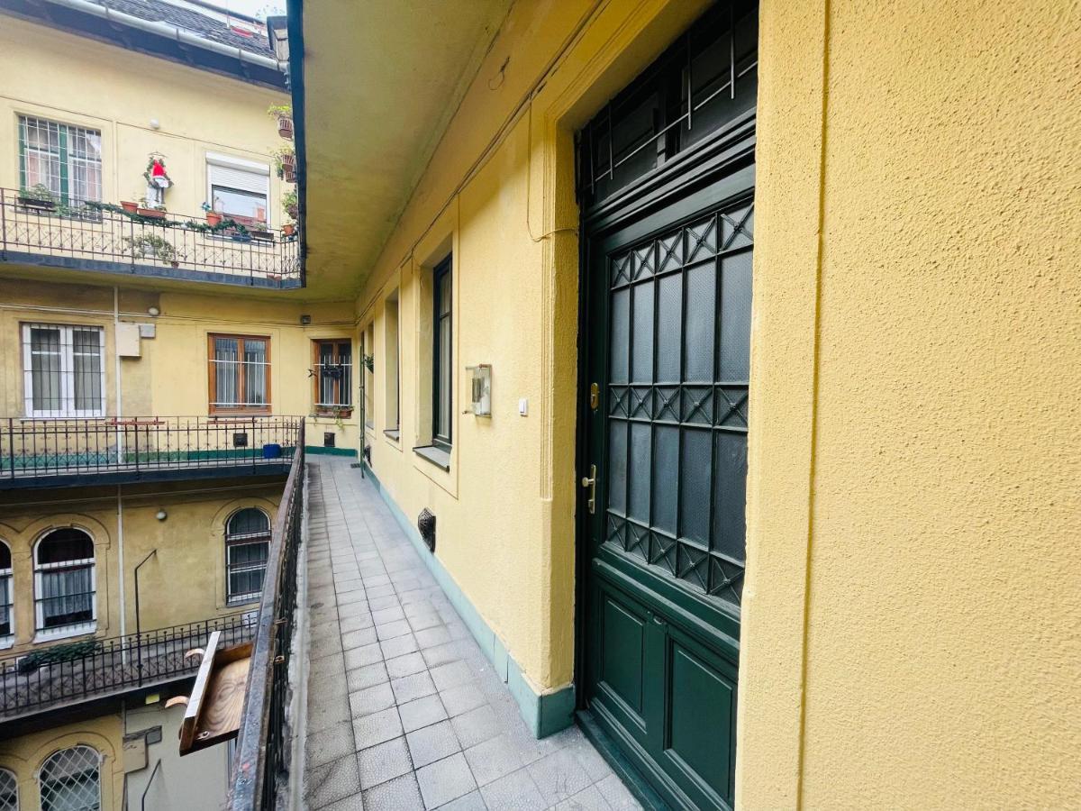 Akacfa * Budapest