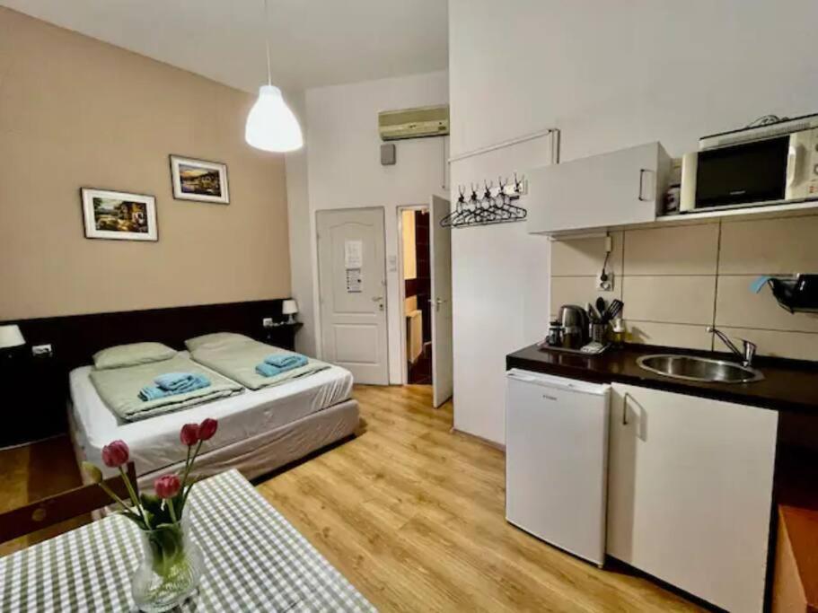 A13 Parliament Sunflower Cozy Apartment *