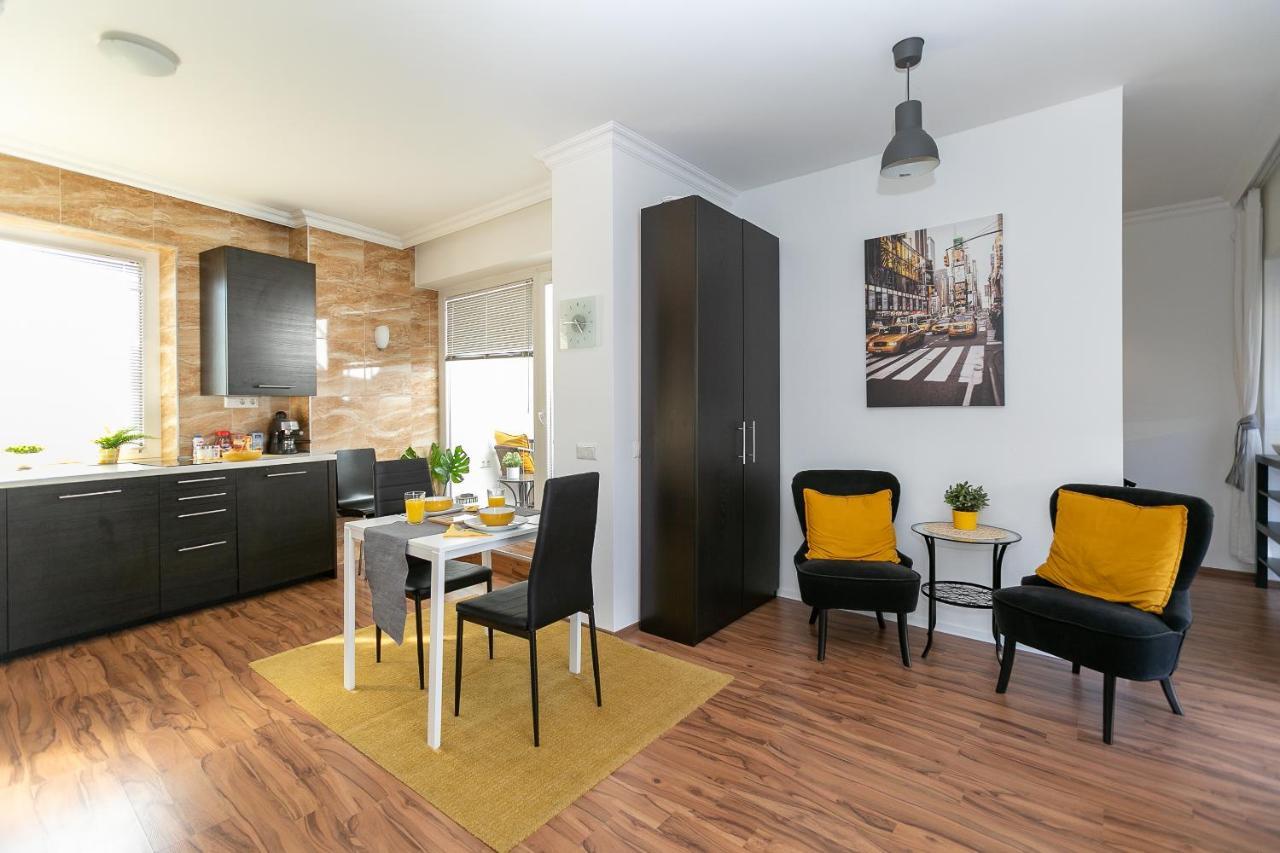 King Street Center Apartment *