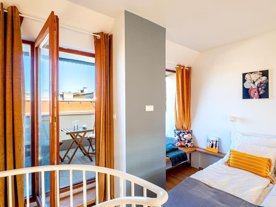 Rose Corner Apartment *