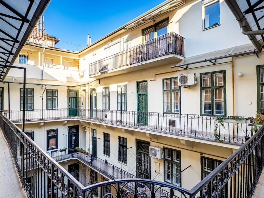Rose Corner Apartment *