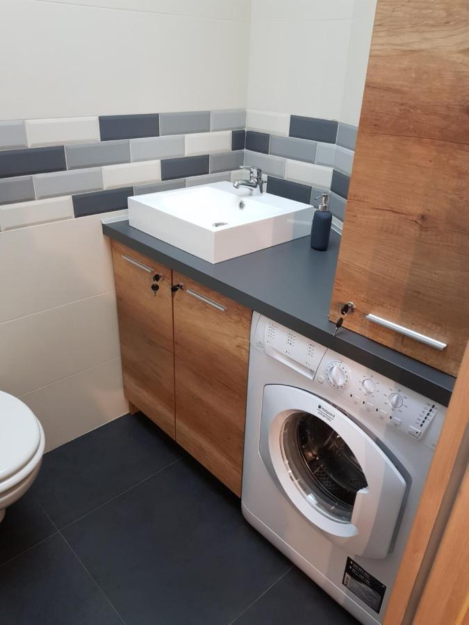 Apartament Home, Far Away From 2 *