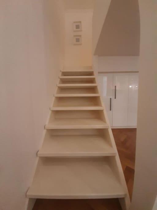 King Street Center Apartment *