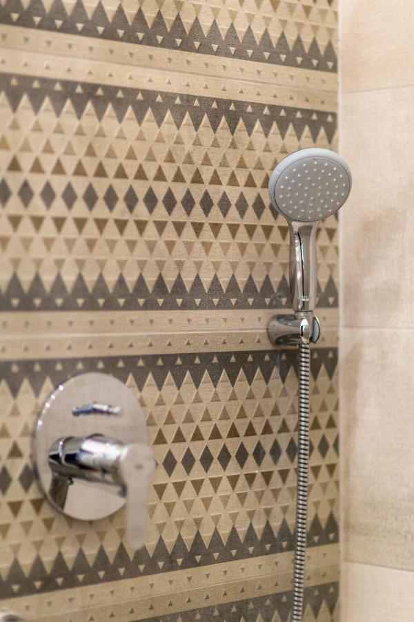 Luxury Quentin 2 Bedrm, 2 Bathrm Appartement