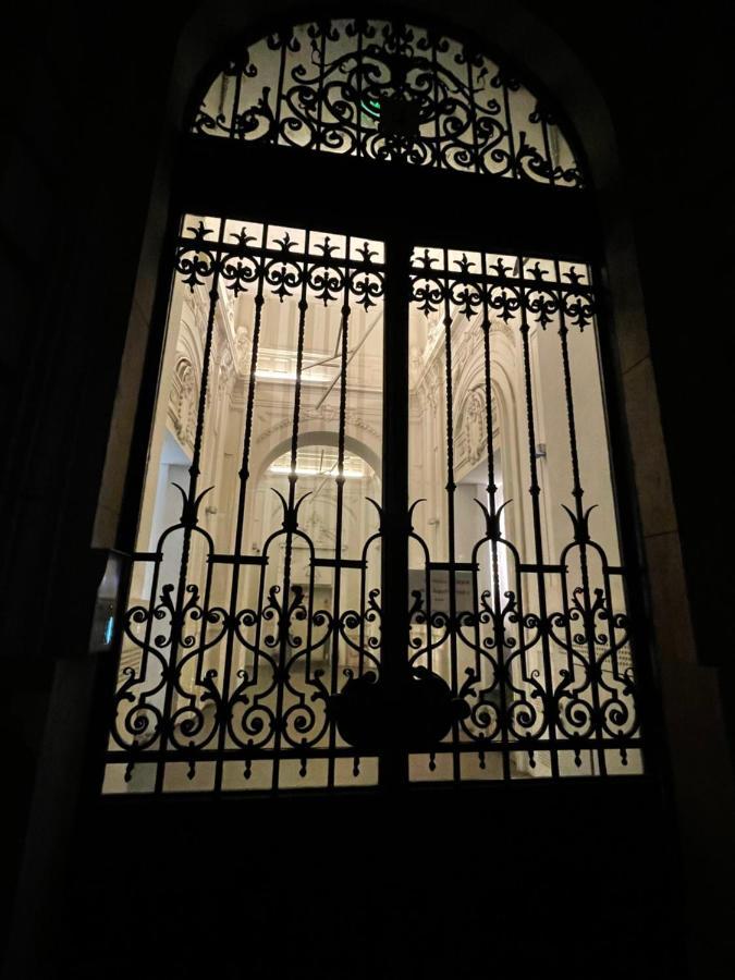 Appartamento Lovely New By The Parliament Budapest