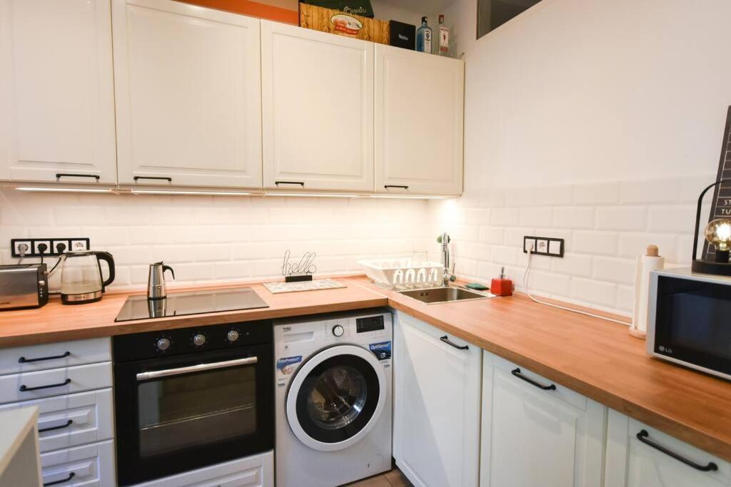 Renovated Stylish Flat At The Castle&metro Lägenhet *
