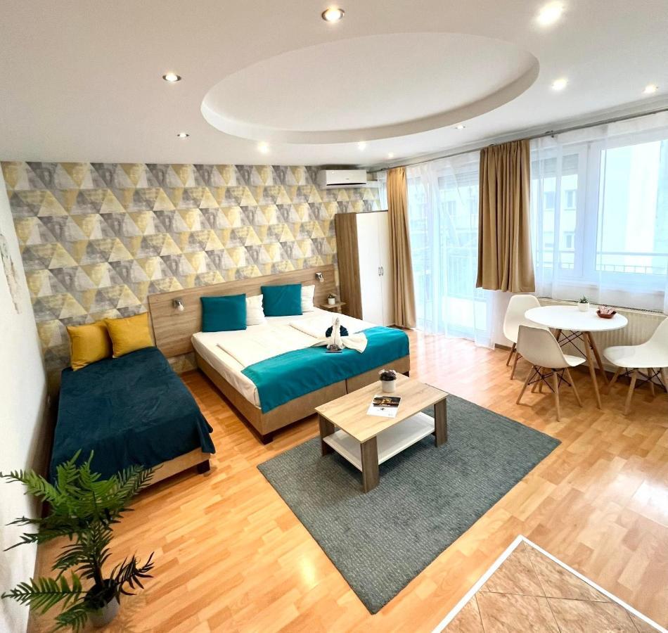 Star With Free Parking Apartment *