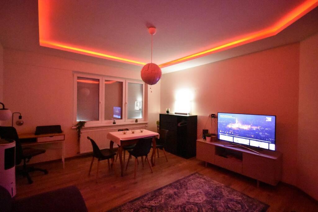 Lägenhet Renovated Stylish Flat At The Castle&metro