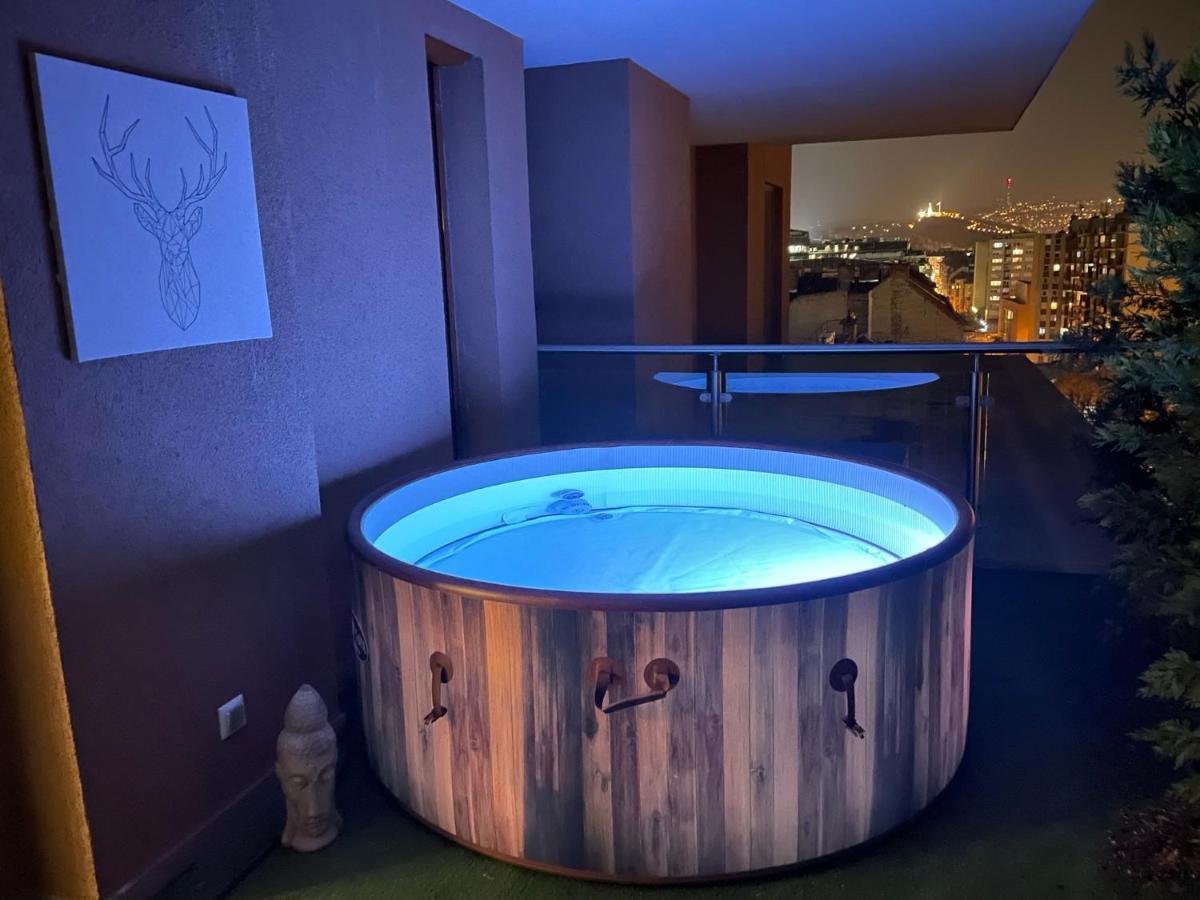 Downtown Penthouse Apartment *
