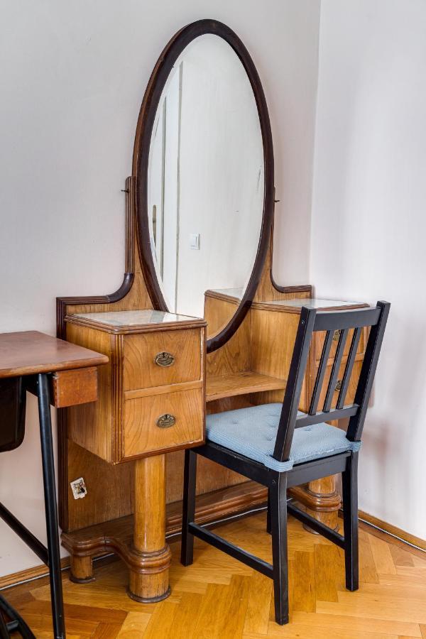 Vintage In The Jewish Quarter