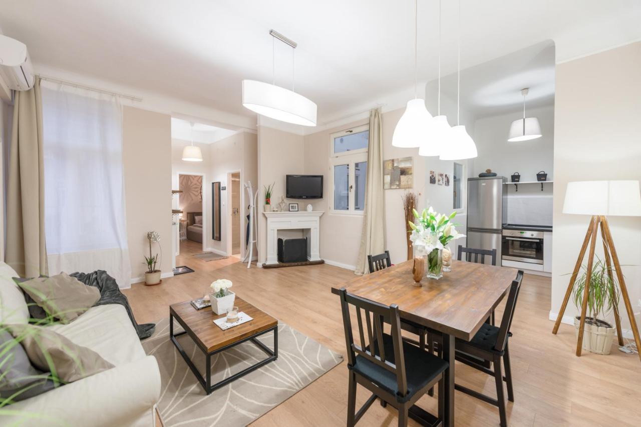 Downtown Heart 3 Bdr, 2 Bath, A/c Apartamento Budapest