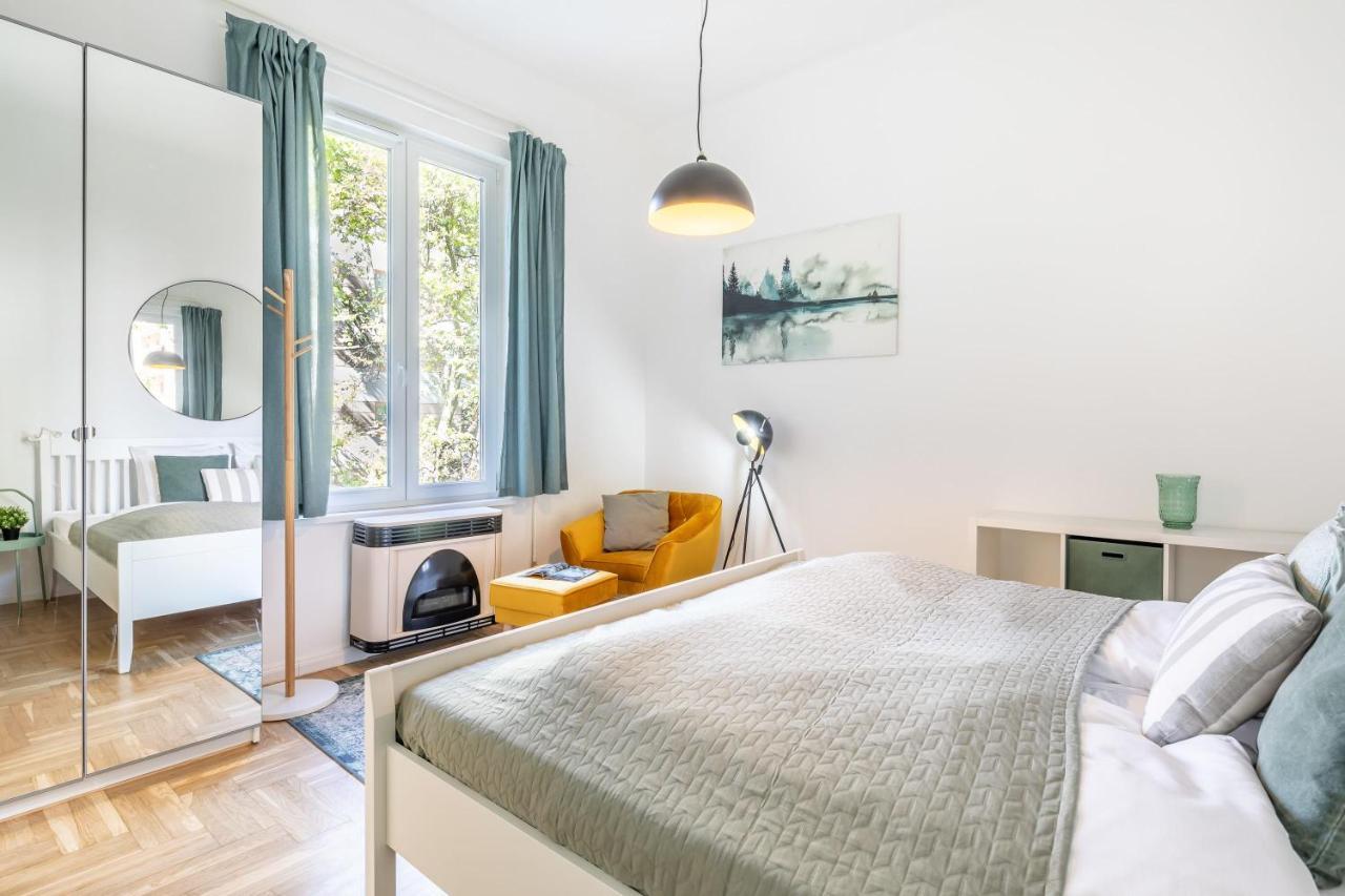Lovely & Cozy With A C Lägenhet