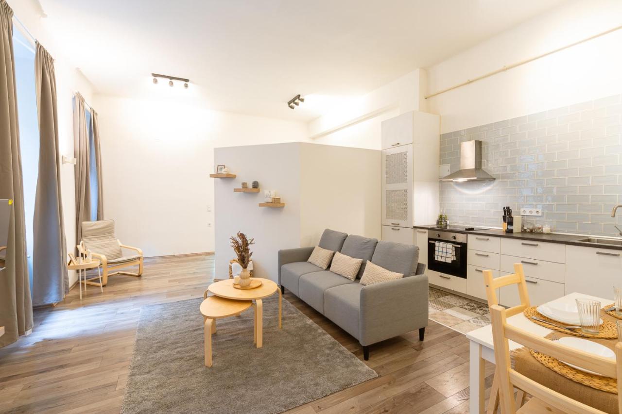Home-away From @central Bp Apartment *