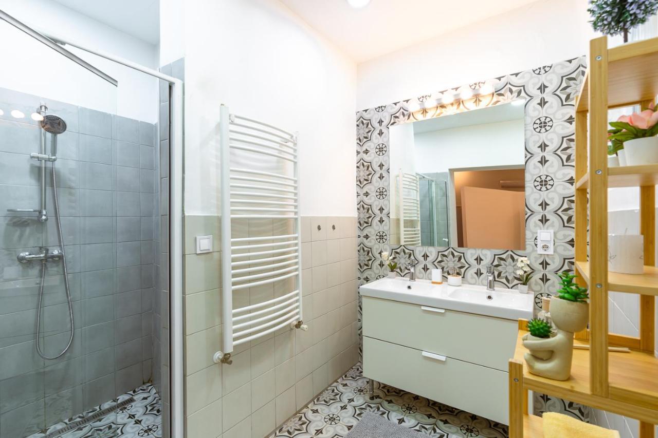 Home-away From @central Bp Apartament Budapeszt