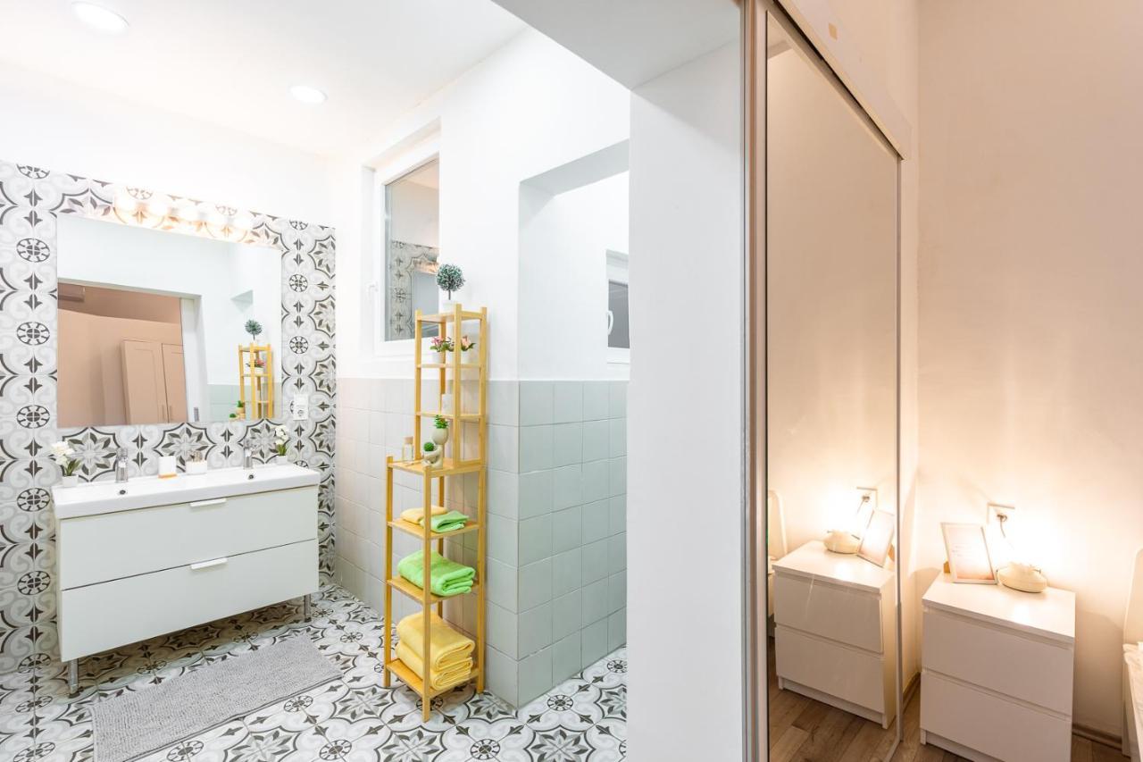 Apartament Home-away From @central Bp *