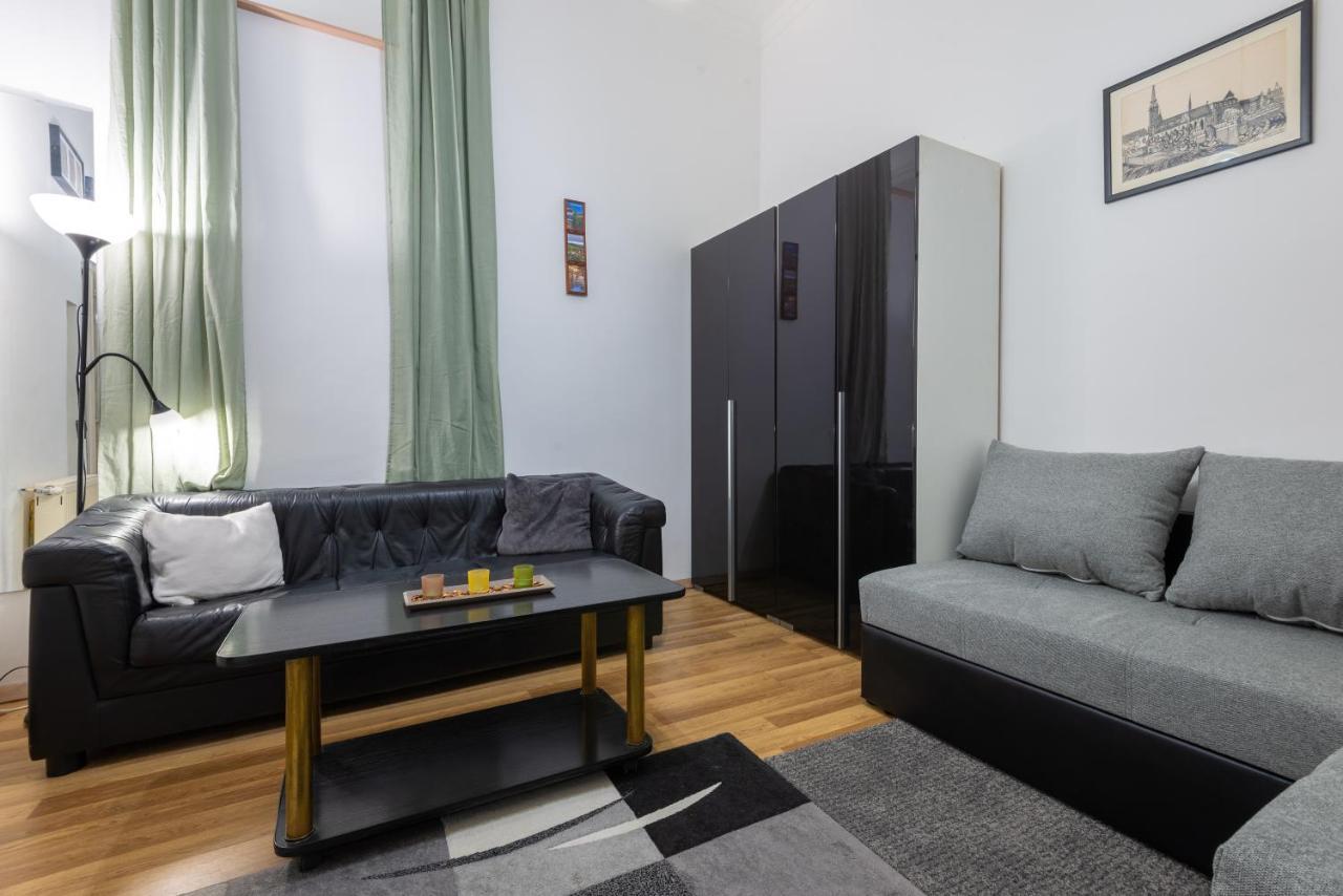 Inside Edge Apartment *