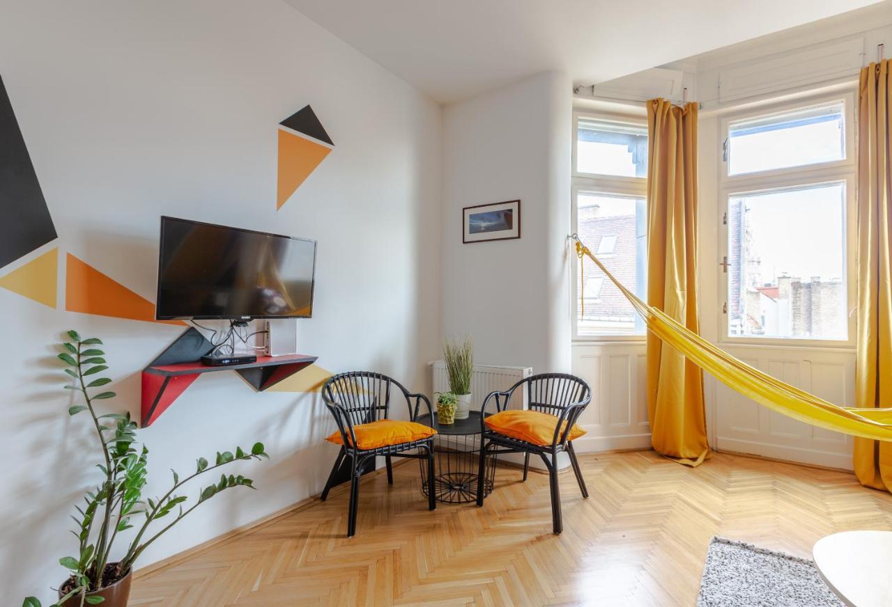 Apartmán Art Downtown Styled By A Local Designer *