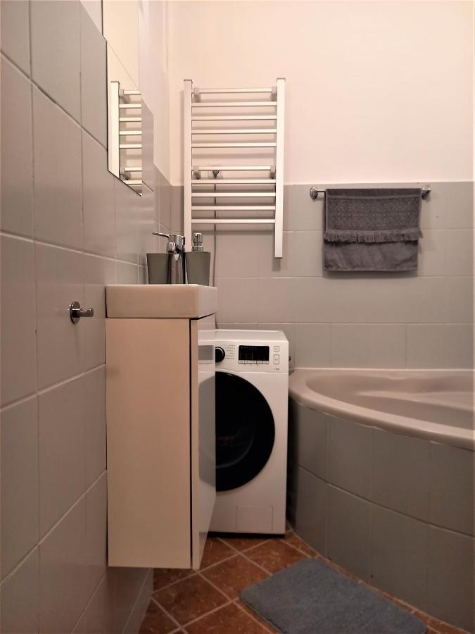 Quiet And Private Studio In The Center Apartment