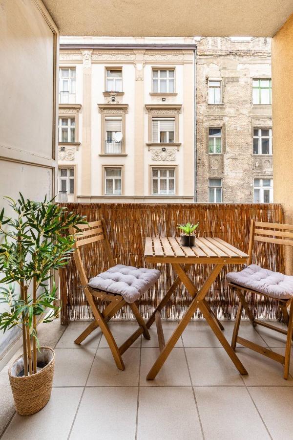 Spacious With Private Car Park & Balcony Apartament Budapeszt