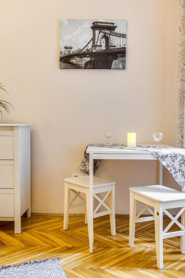 Vintage In The Jewish Quarter *