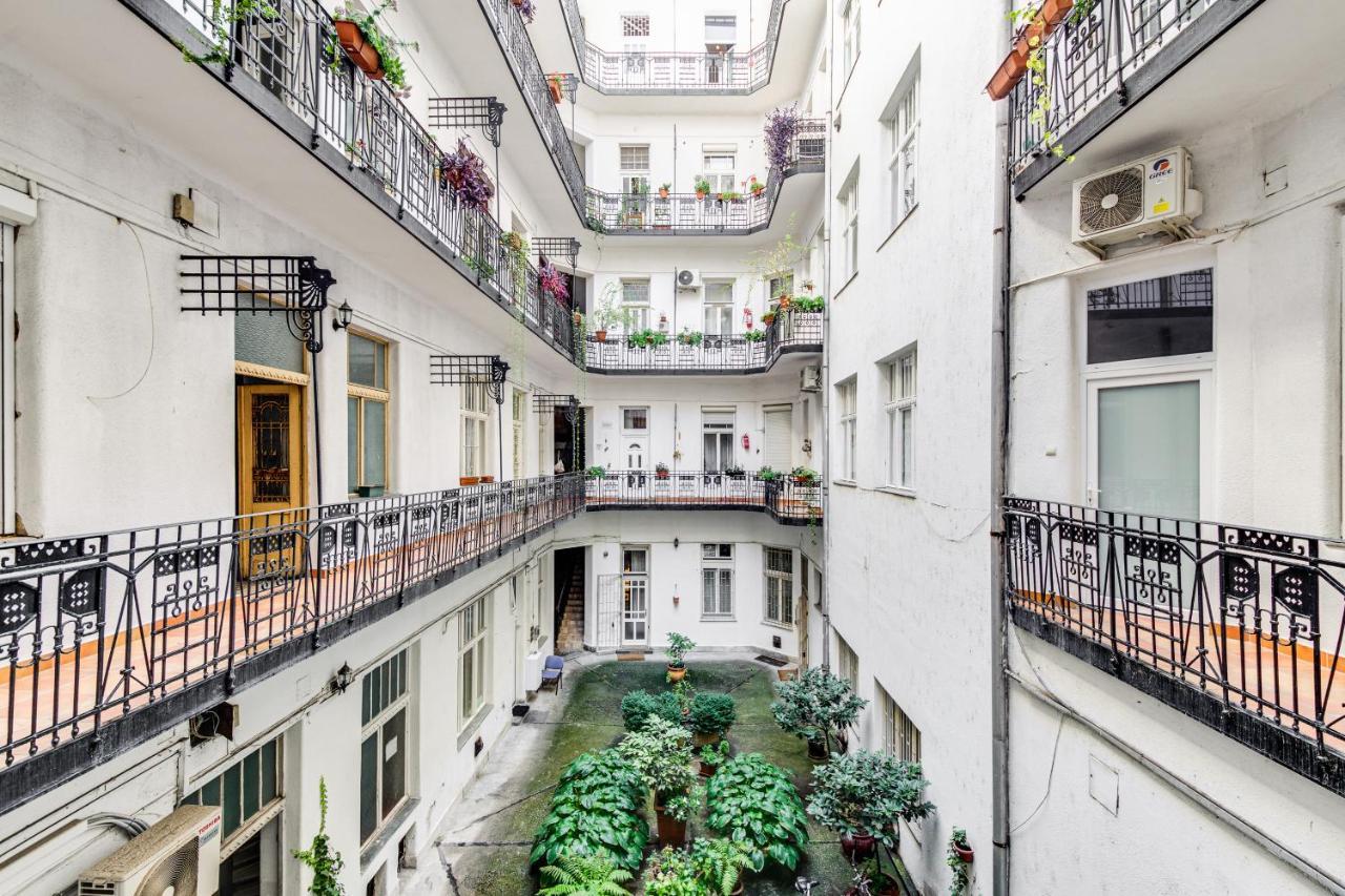 Vintage In The Jewish Quarter