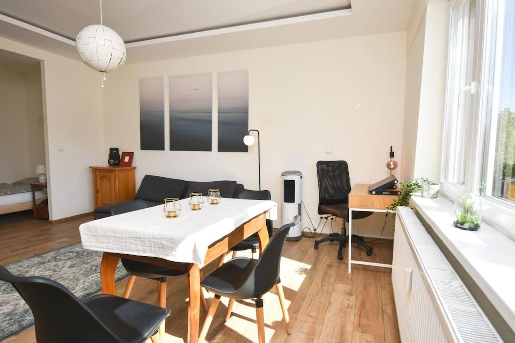 Renovated Stylish Flat At The Castle&metro