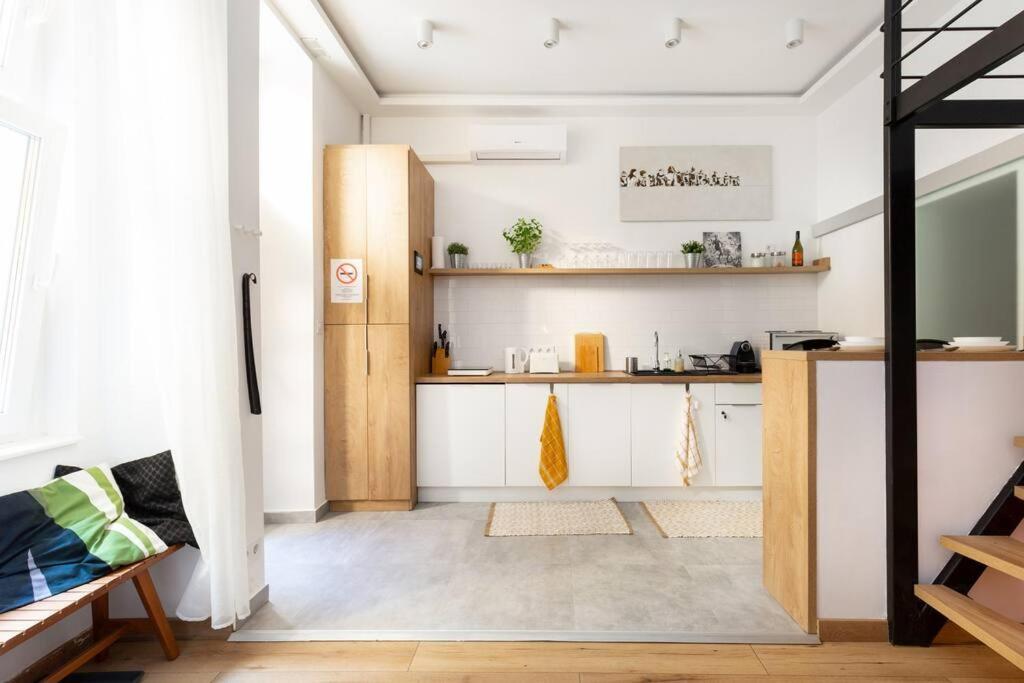 Stylish And Smart In The Center Apartamento