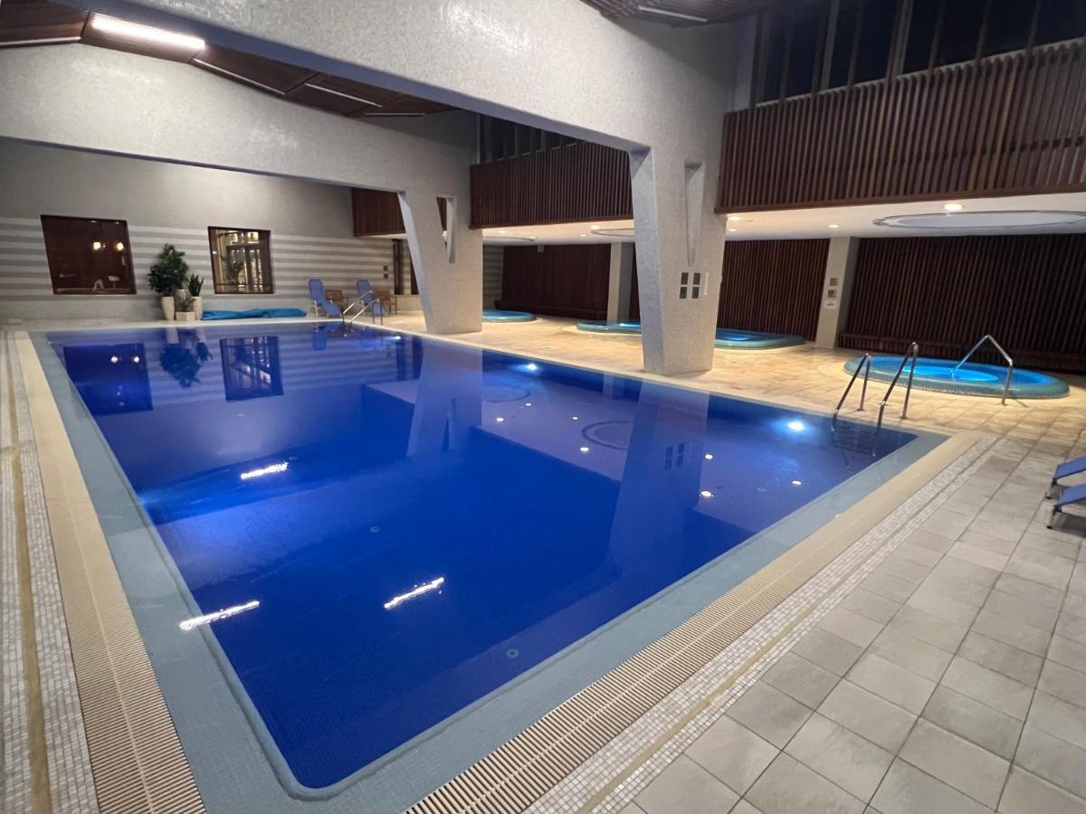 Luxury Dunapest With Spa And Pool