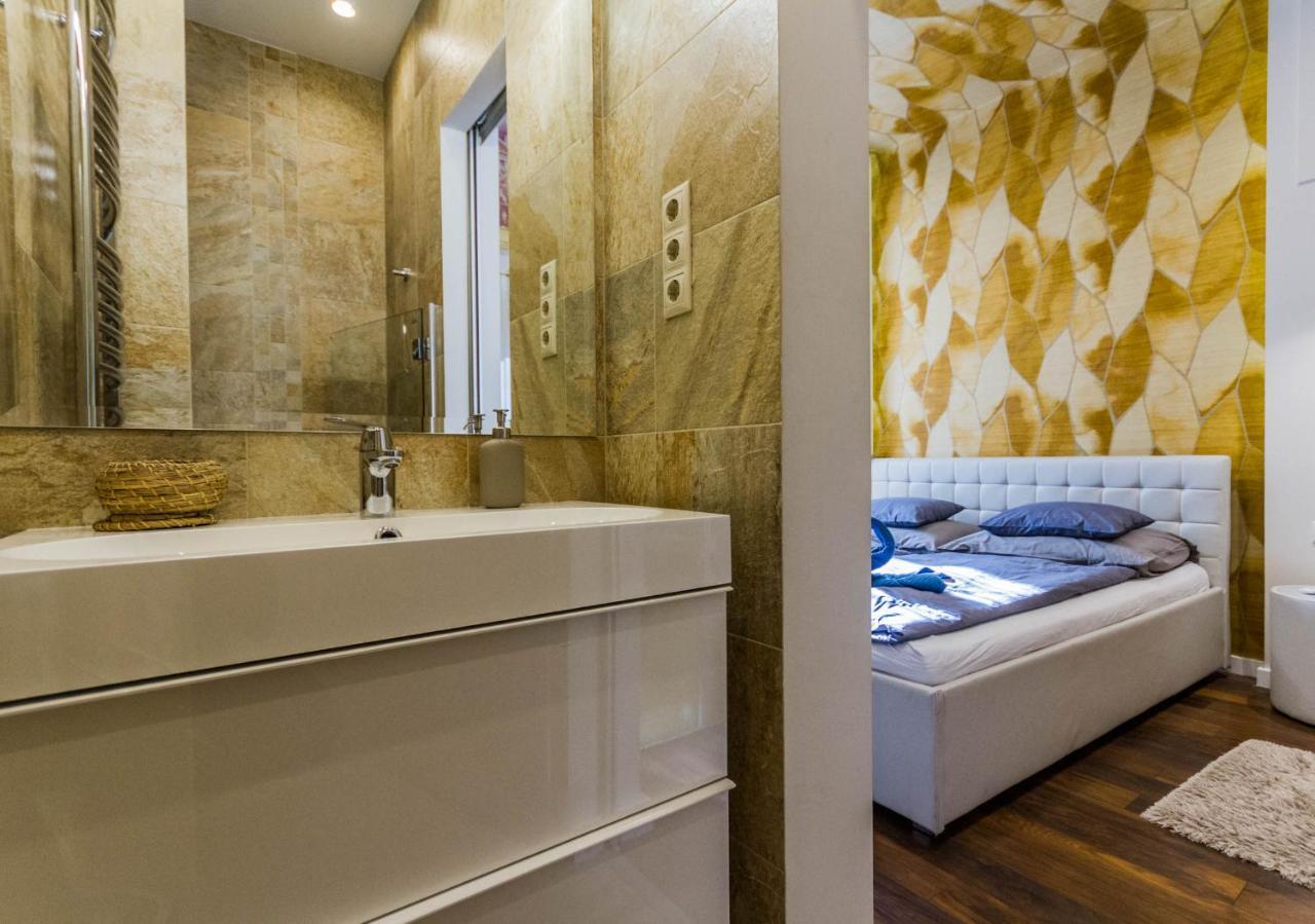 Chain Bridge Studio Apartment