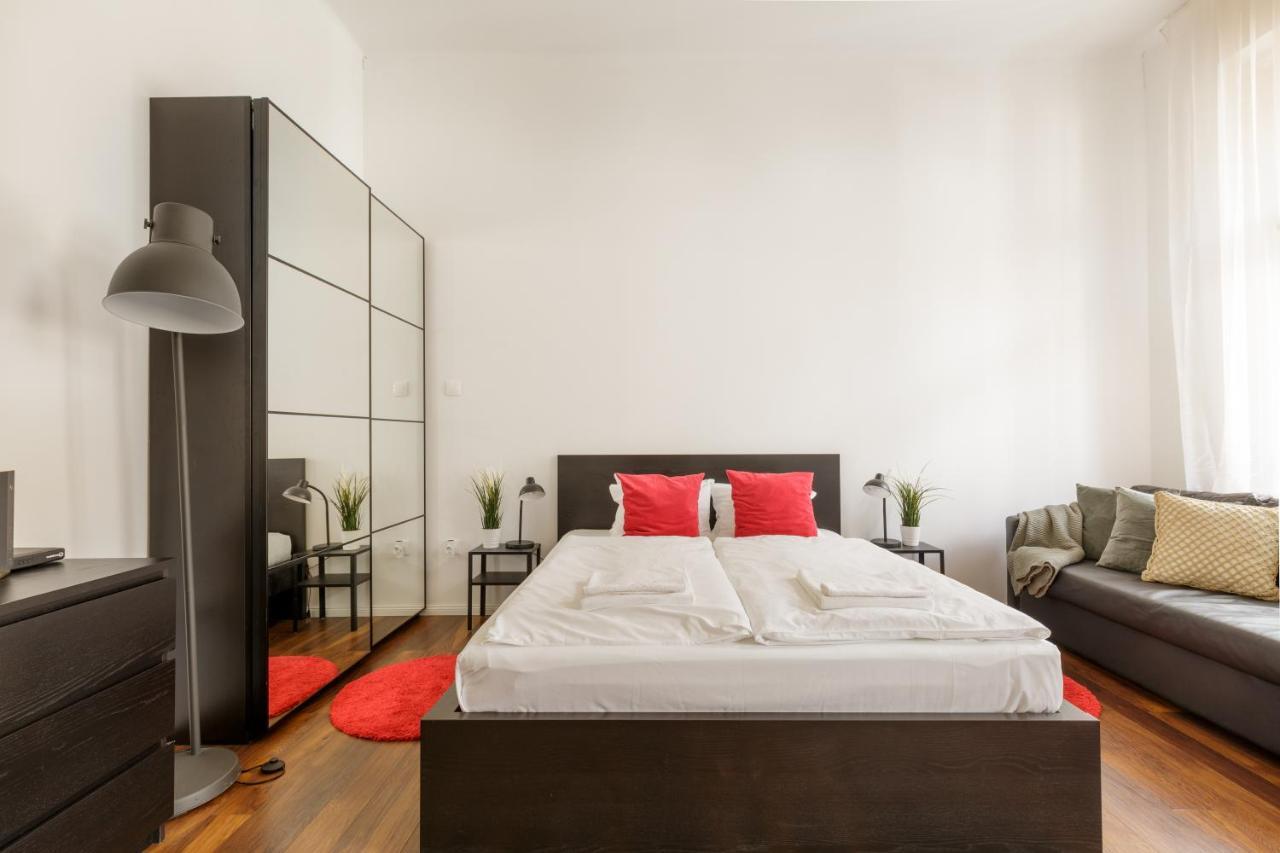 Red Dot Two - New Unit In The Heart Of Party Town Apartment