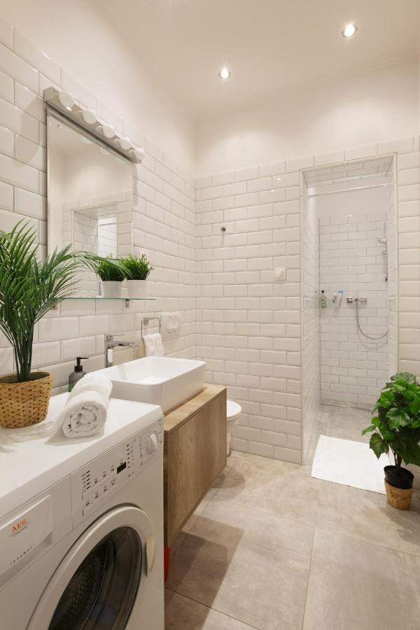 Apartment Red Dot Two - New Unit In The Heart Of Party Town