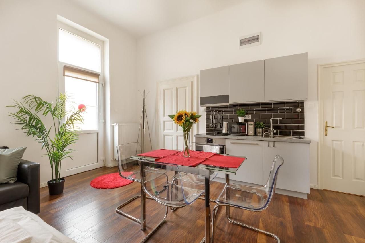 Apartment Red Dot Two - New Unit In The Heart Of Party Town *