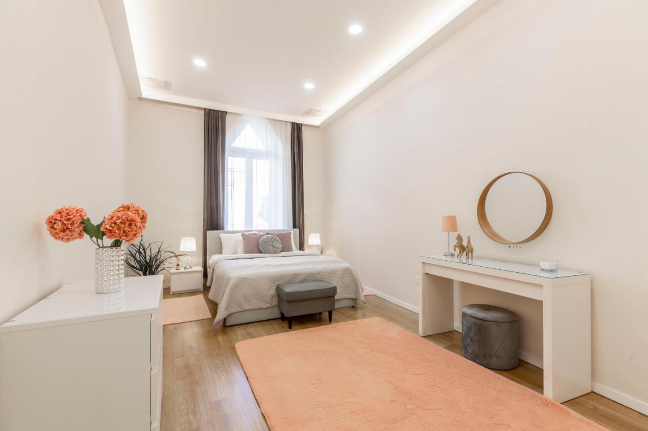 Exclusive Csengery In The Heart Of * Budapest