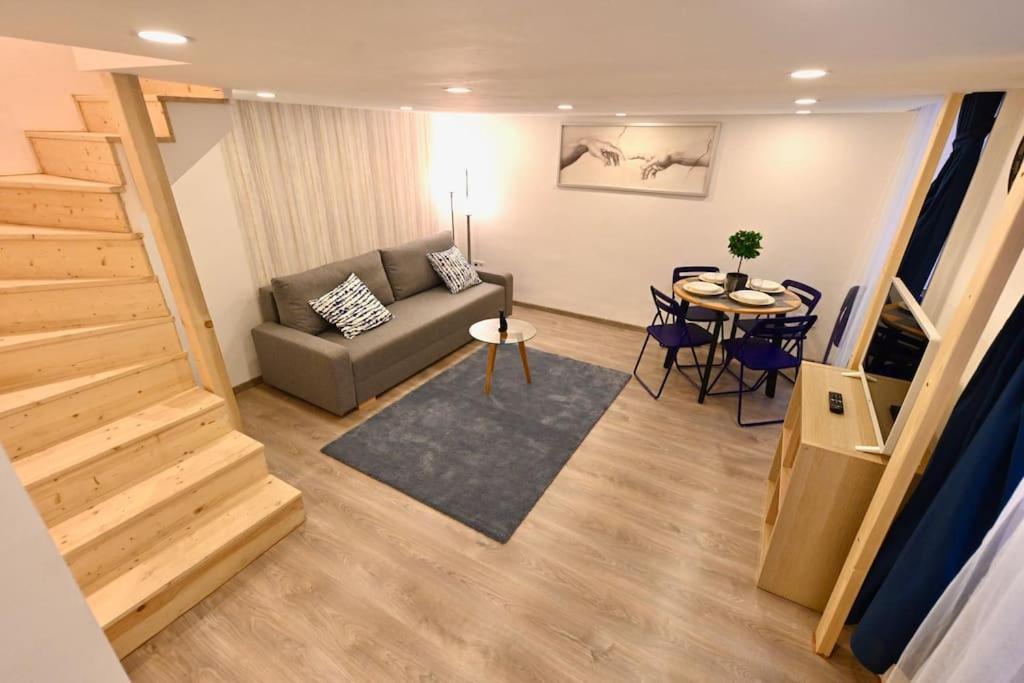 Cute Gallery Flat In Kiraly Street Apartament