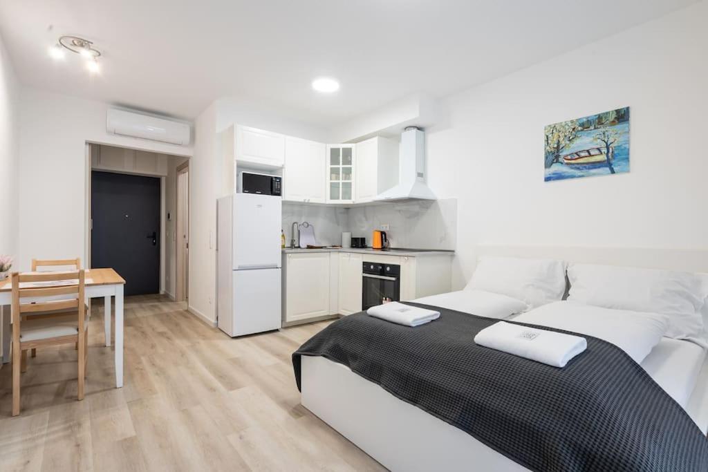 Apartment Oaks With Balcony Budapest