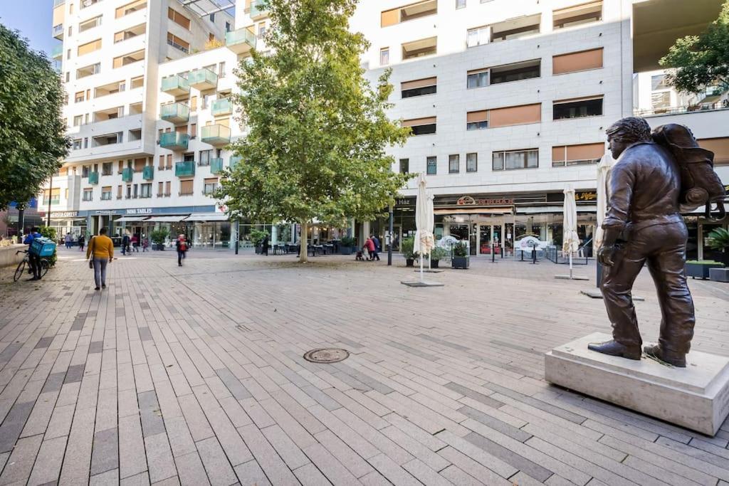 Oaks With Balcony Apartment