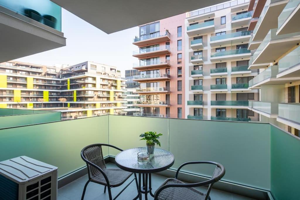 Oaks With Balcony Apartment