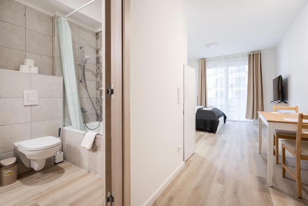 Oaks With Balcony Apartment Budapest