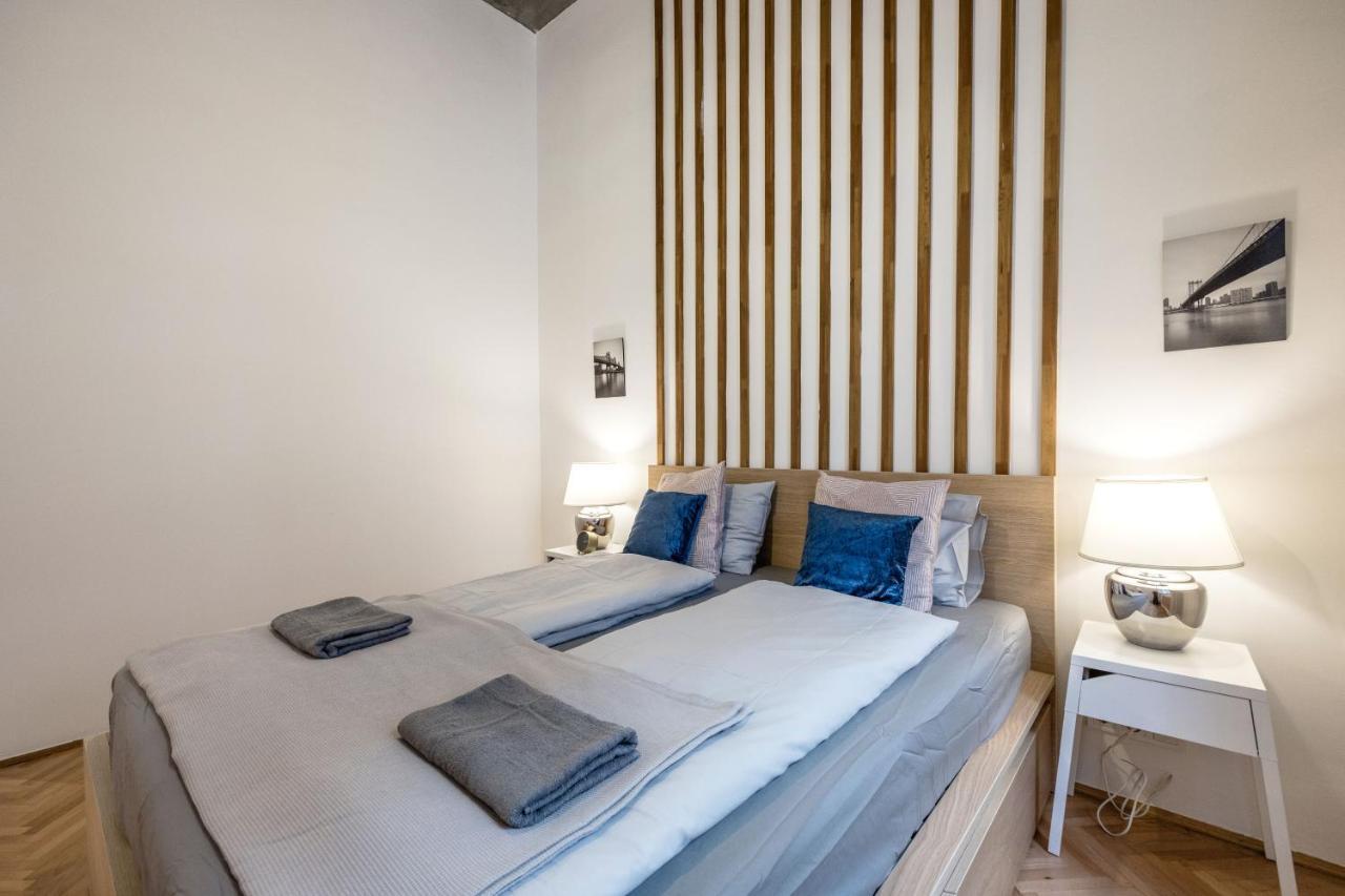 Industrial Fantasy Apartamento